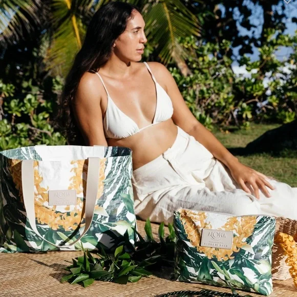 ALOHA Collection by Aloha De Mele Mei Day Mid Clutch/Pouch (NWT) - Picture 3 of 13